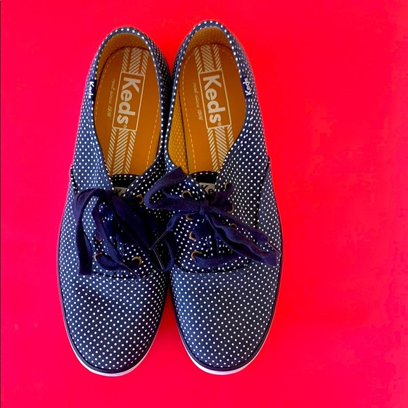 Keds BRAND NEW navy blue & white polka dot size 9